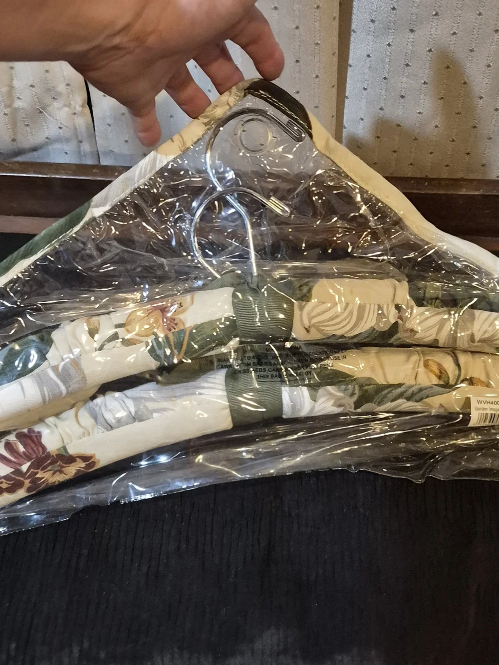 Vintage Waverly Cotton Padded Hangers Set of 2 Green Floral Cottagecore Open.